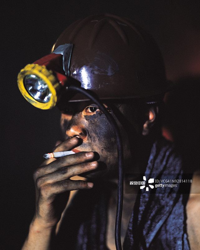 戴防毒面具的人的特写镜头图片素材