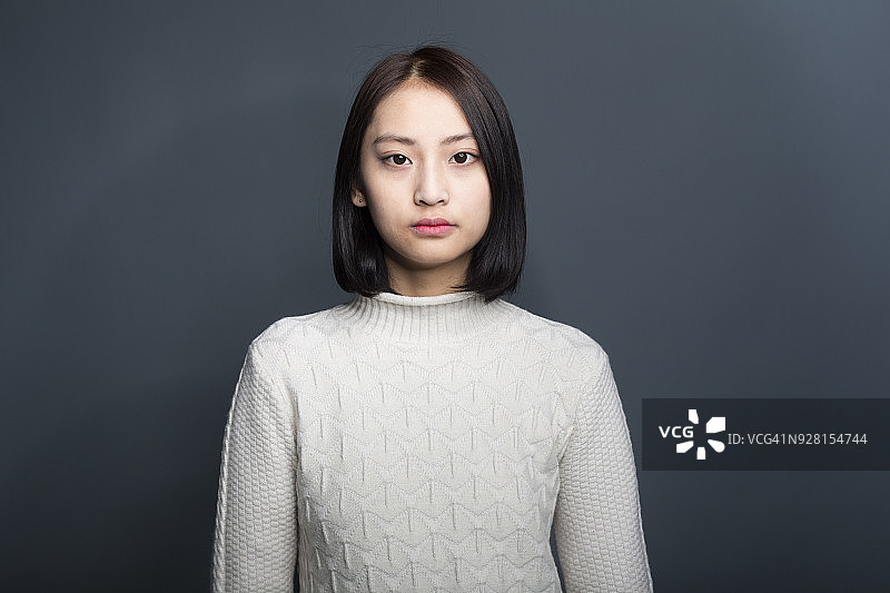 年轻的亚洲女性肖像图片素材