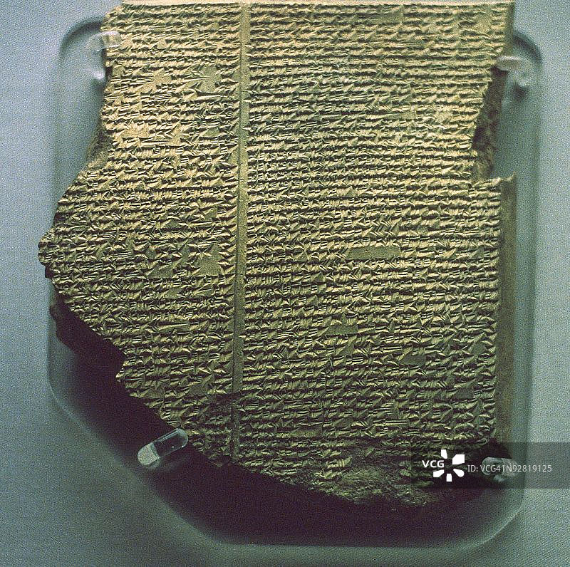 描述吉尔伽美什洪水史诗的楔形文字泥板图片素材