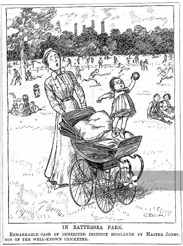 母亲和女儿在公园图片素材