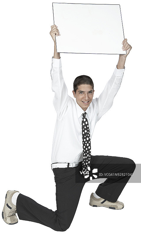 拿着白板摆姿势的青少年男孩图片素材