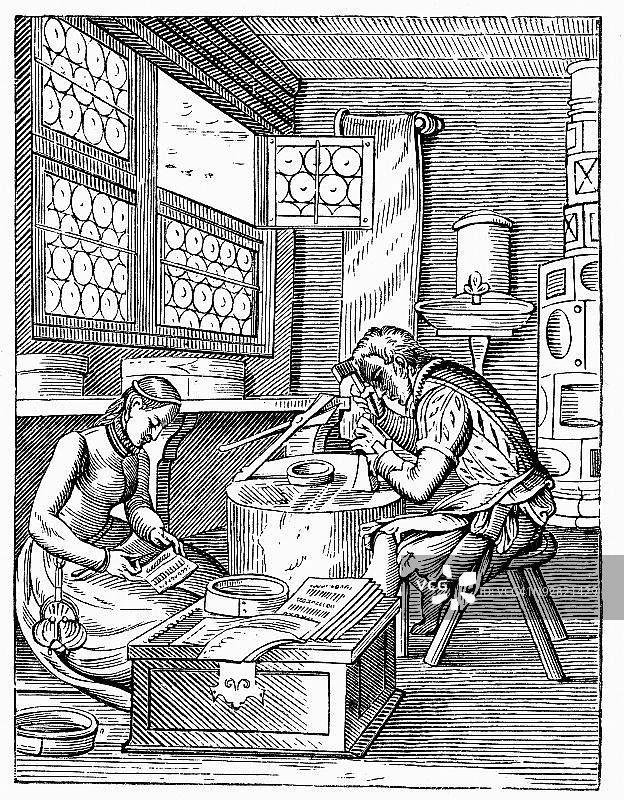 搭扣制造商车间里的工人图片素材