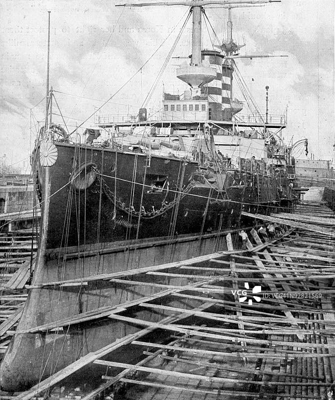 停靠在英国朴茨茅斯码头的日本军舰图片素材