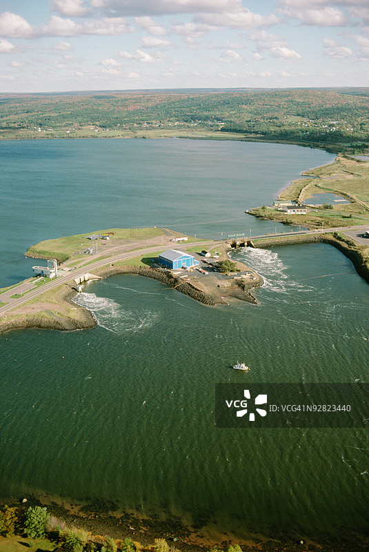 加拿大的水坝河流鸟瞰图图片素材