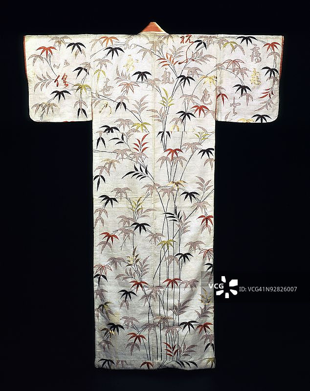 刺绣白色缎面和服图片素材