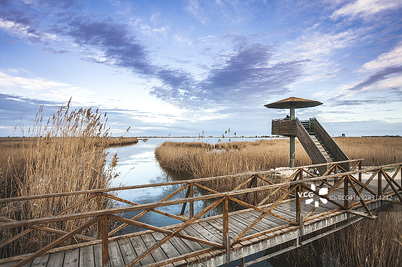 埃布罗三角洲的观鸟塔图片素材