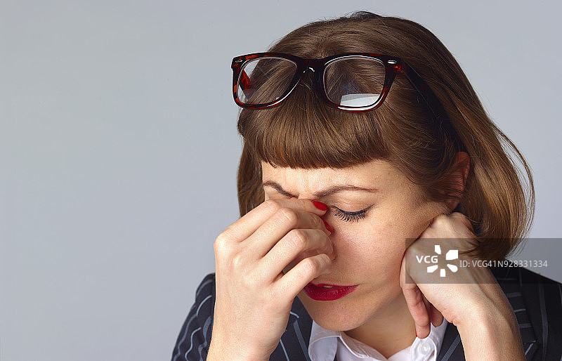 被解雇后头痛的女商人图片素材