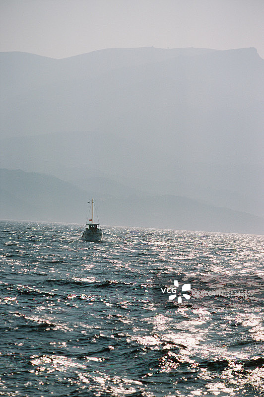 希腊萨摩斯岛水上小船图片素材