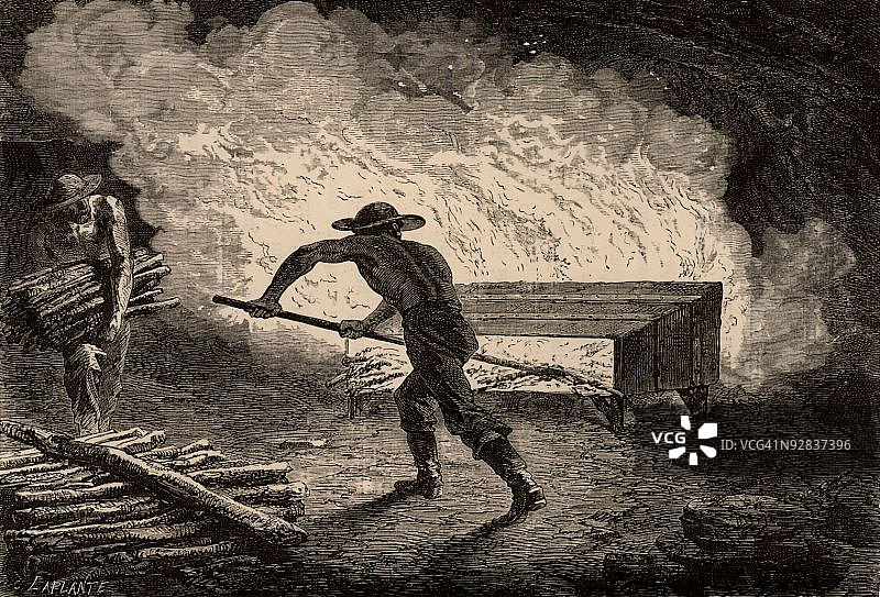 两名矿工用火烧开石板图片素材