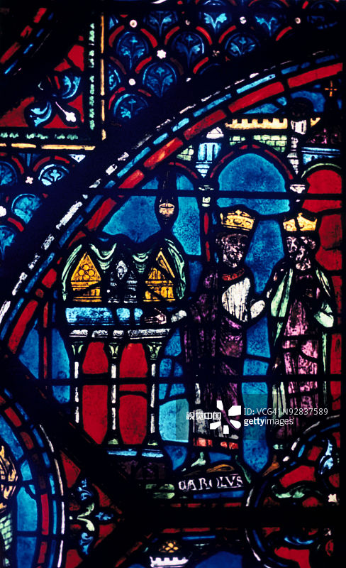 法国沙特尔大教堂的彩色玻璃窗图片素材