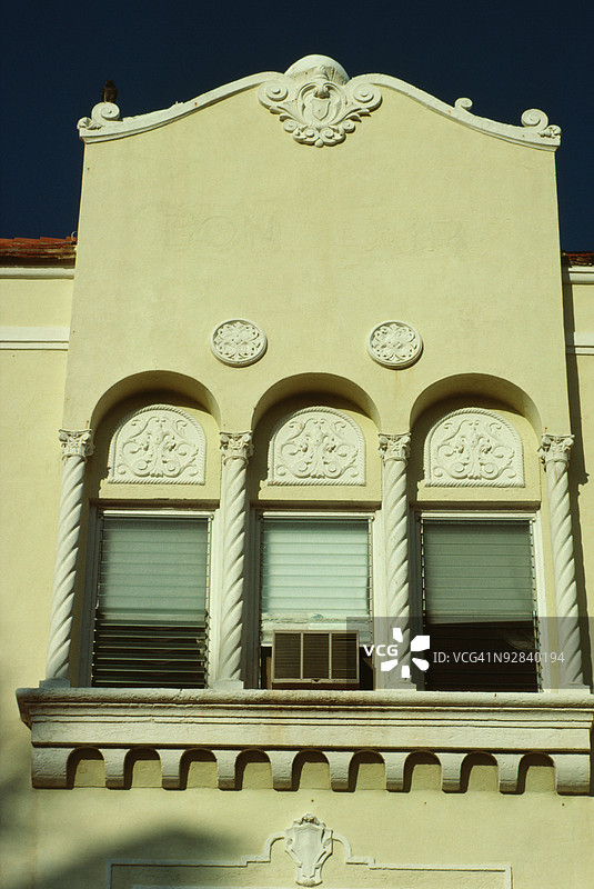 佛罗里达历史建筑中的窗户图片素材