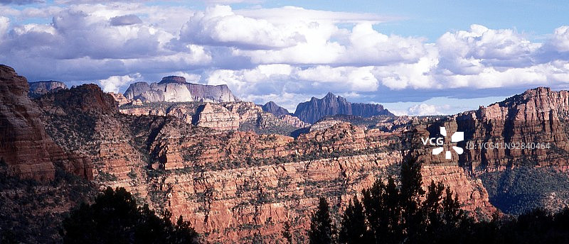 俯瞰天空的岩层全景图片素材