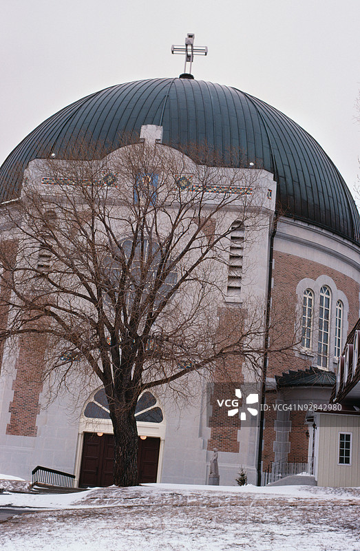 冬季加拿大圆顶教堂的前院图片素材