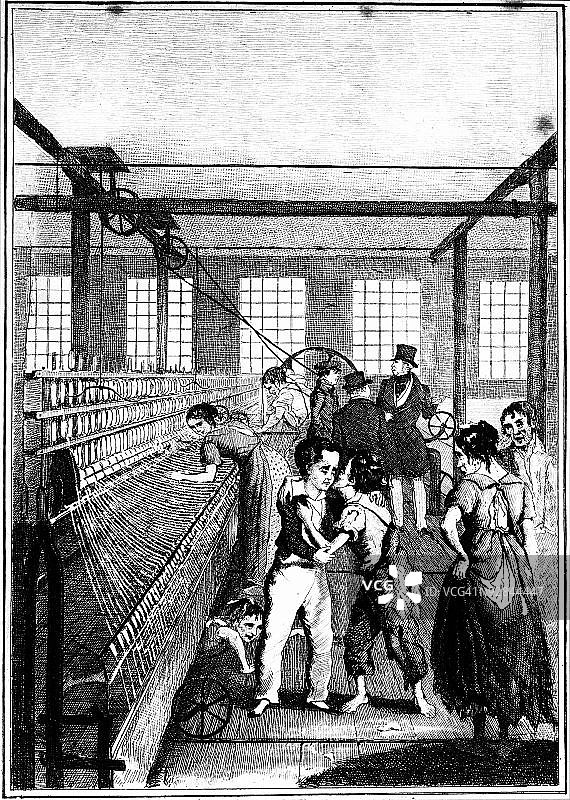 兄弟在纺织厂拥抱图片素材