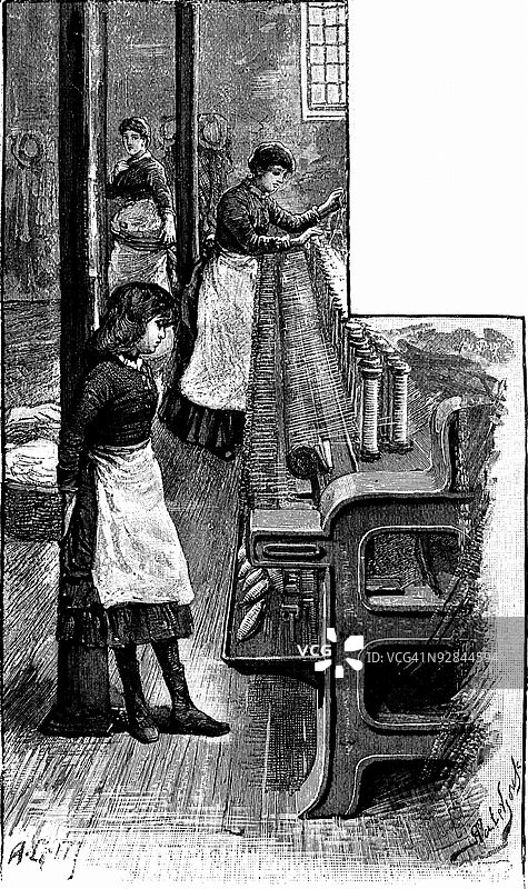 女孩在观看线轴缠绕机图片素材