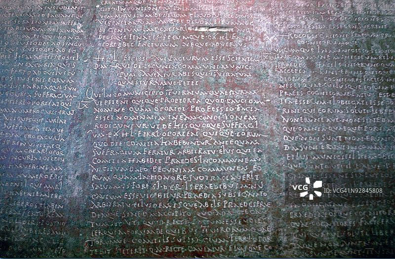 石头上的拉丁文铭文图片素材