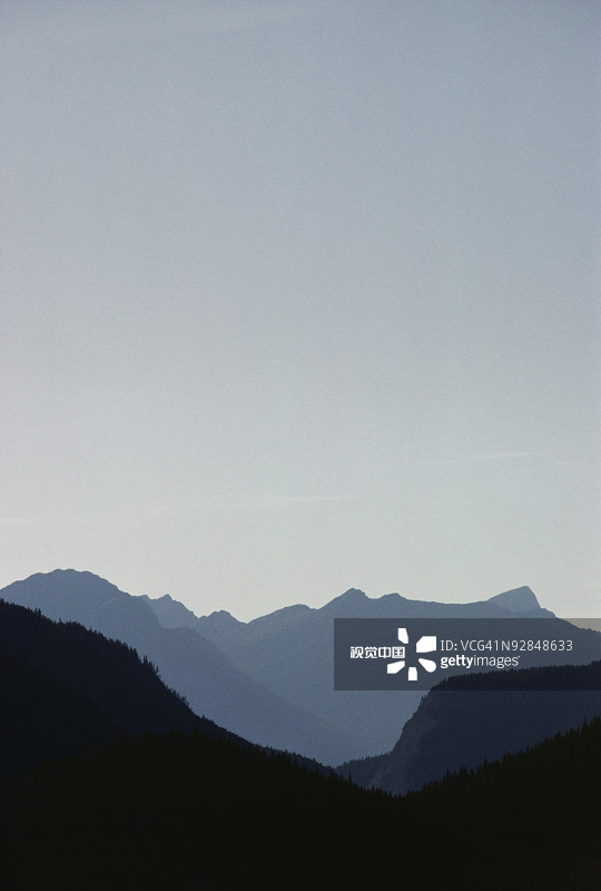 加拿大崎岖山脉的风景图片素材