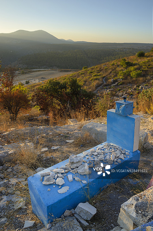 萨费德公墓里的坟墓图片素材