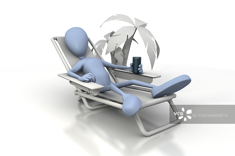 小人坐在草坪椅上放松，手里拿着饮料图片素材