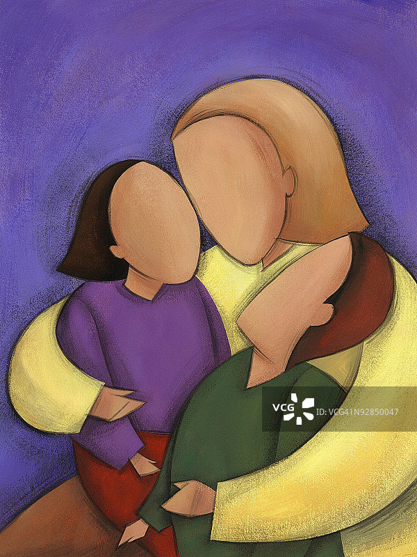 母亲拥抱儿子和女儿图片素材