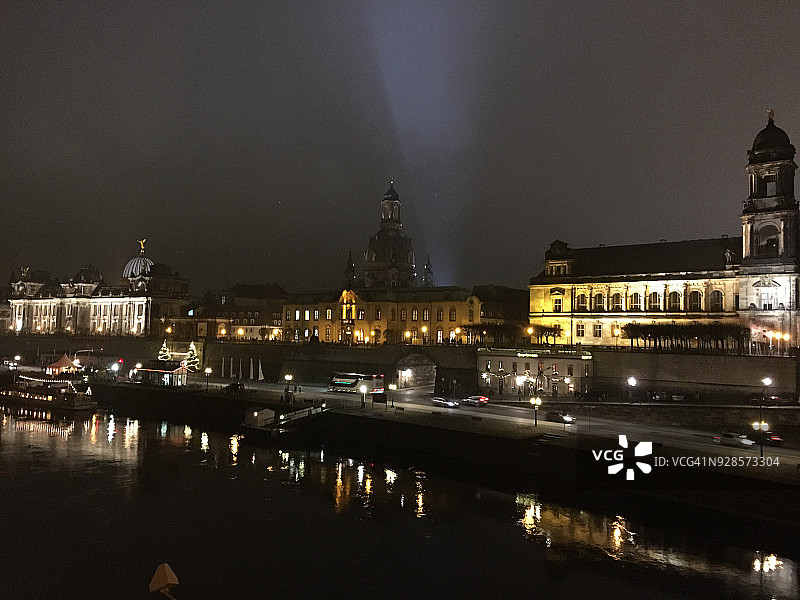 德累斯顿夜景全景图片素材