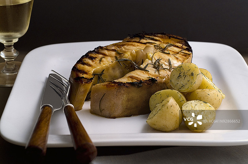 莳萝土豆鲟鱼排图片素材