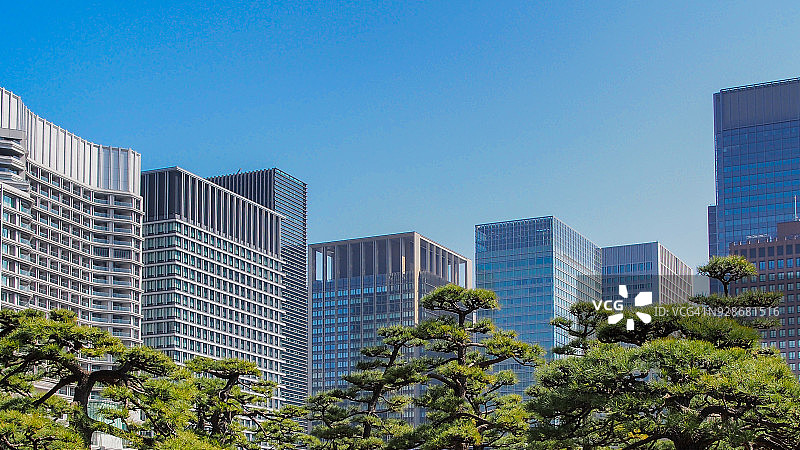 东京丸之内主要商业区日间城市景观图片素材