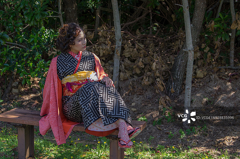 身穿日本和服的女人图片素材