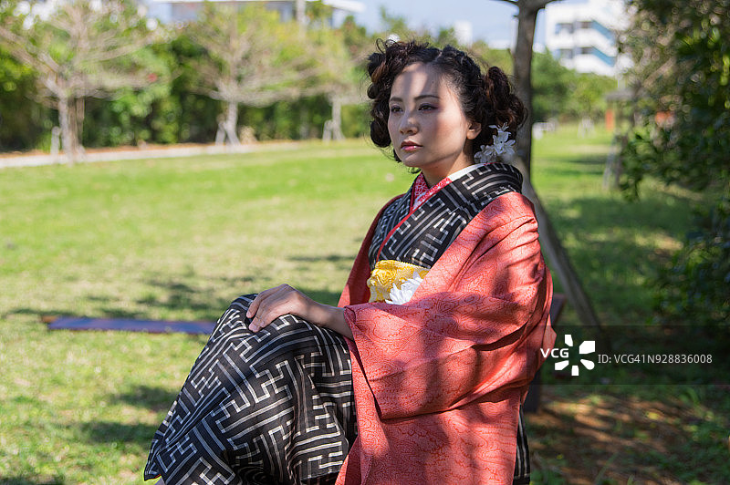 身穿日本和服的女人图片素材