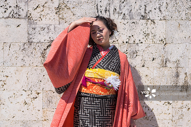 身穿日本和服的女人图片素材