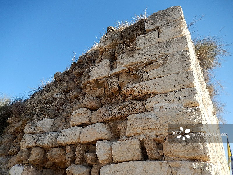 以色列阿佐尔卡萨尔德平原十字军堡垒仰视图片素材