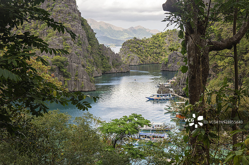 从山上俯瞰卡扬安湖图片素材