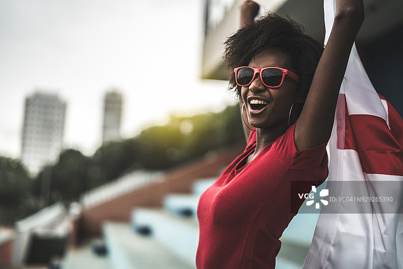 观看足球比赛的英国球迷图片素材