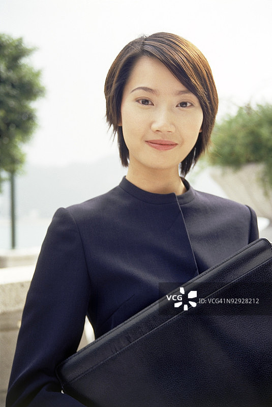 拿着公文包的女人图片素材