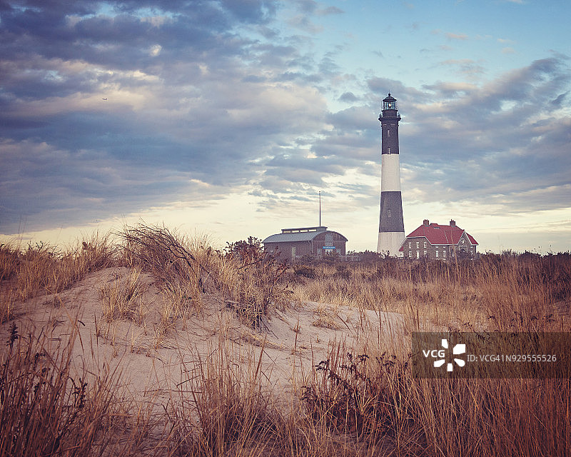 火岛灯塔的朦胧景观图片素材