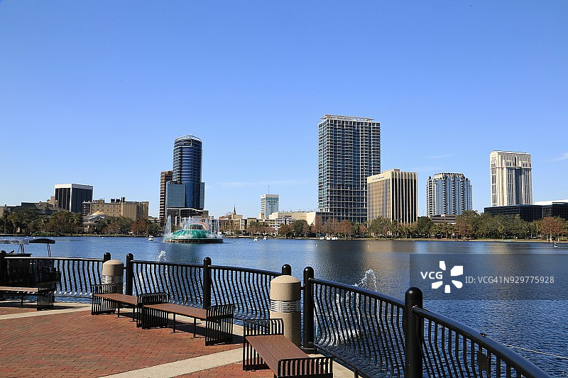 奥兰多城市天际线伊奥拉湖公园景观图片素材