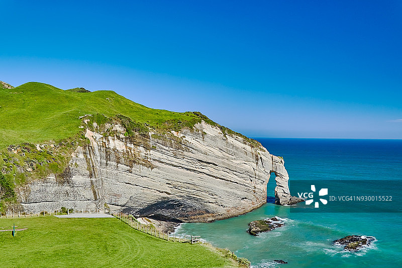 新西兰塔斯曼费尔韦尔角拱门图片素材