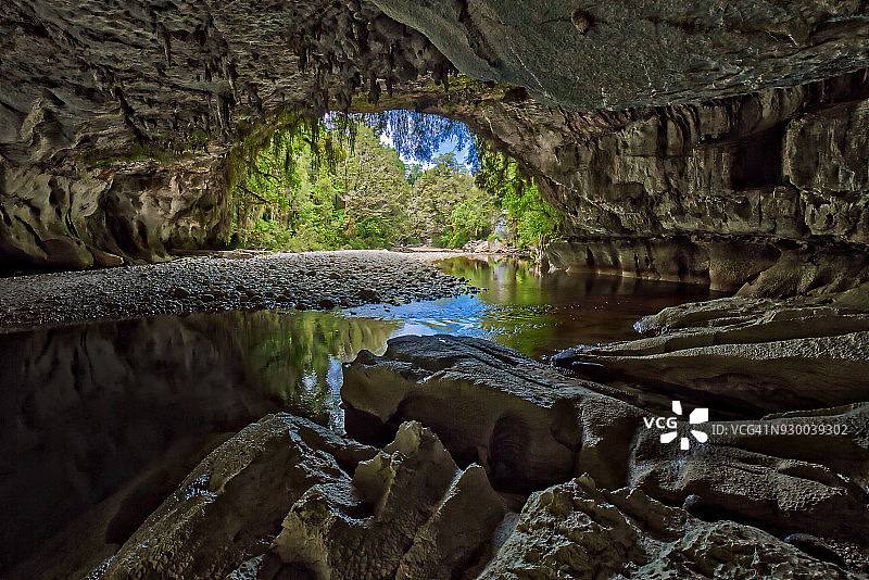 新西兰南岛卡胡朗伊国家公园奥帕拉拉盆地的莫瑞亚拱门图片素材