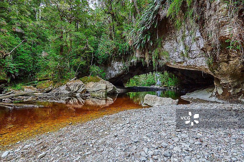 新西兰南岛卡胡朗伊国家公园奥帕拉拉盆地的莫瑞亚拱门图片素材