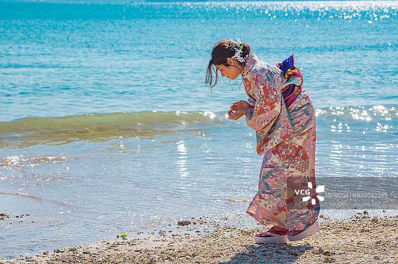 身穿日本和服的女人图片素材