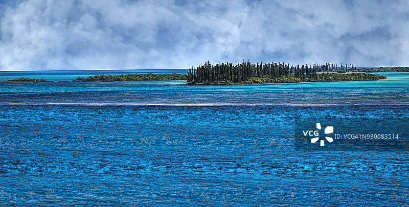 法国新喀里多尼亚利富附近的小岛图片素材