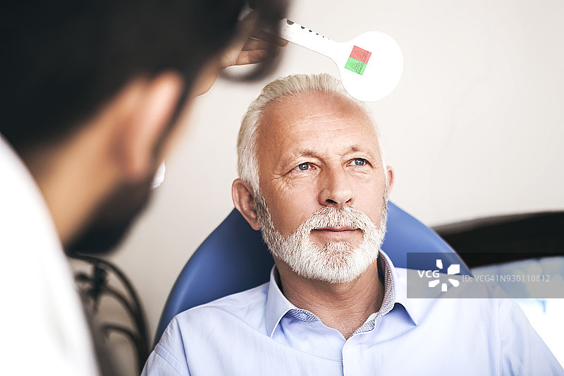 现在看看你的左眼图片素材