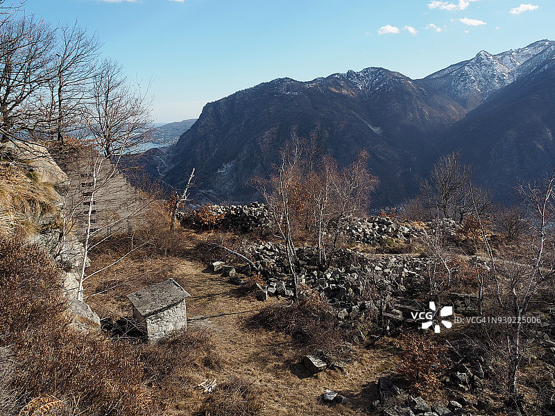 蒙托法诺山上的历史弹药库，卡多纳防线的一部分图片素材