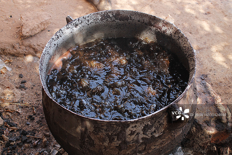 煮沸的乳木果油图片素材