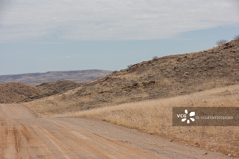 乌伊斯和霍里哈斯之间的砂石路图片素材