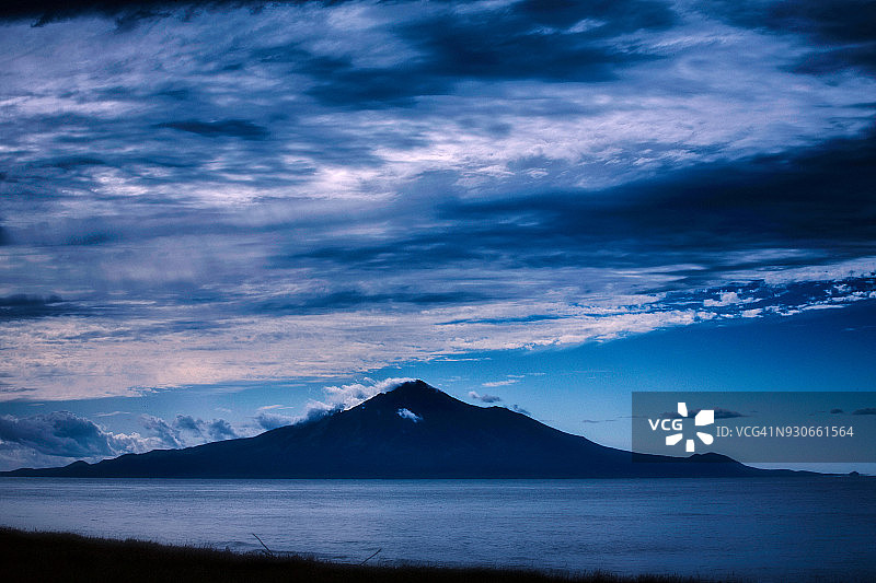 夕阳下的利尻岛图片素材