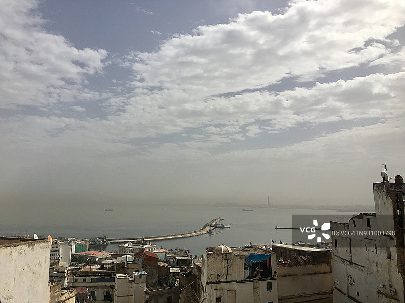 从卡斯巴俯瞰阿尔及尔港口图片素材