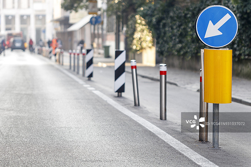 自行车道上的分隔物图片素材