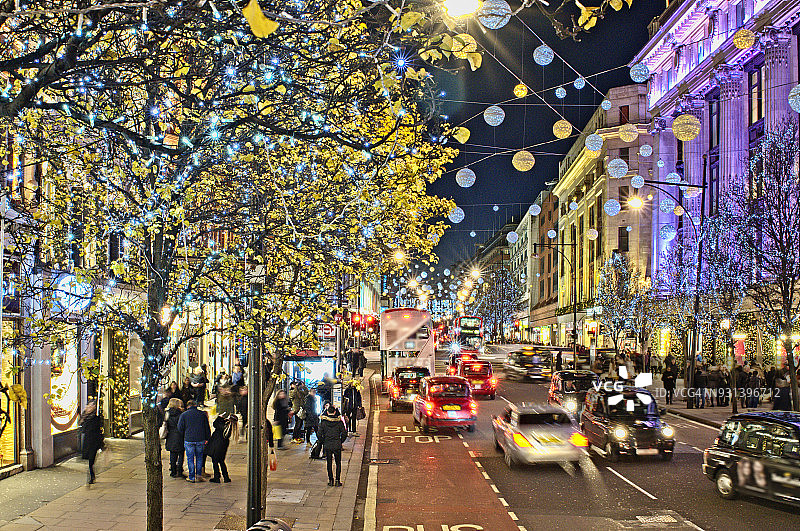 在牛津街的圣诞购物图片素材