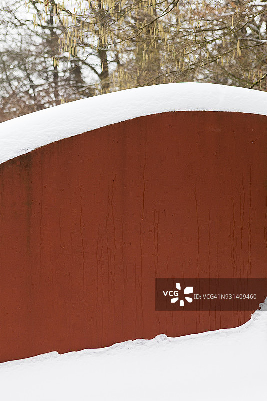 英国威尔士蒙茅斯郡雪中的维德屋花园图片素材